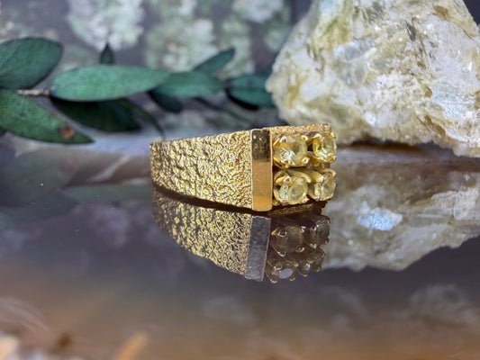 18 karaat gouden ring met gele saffier