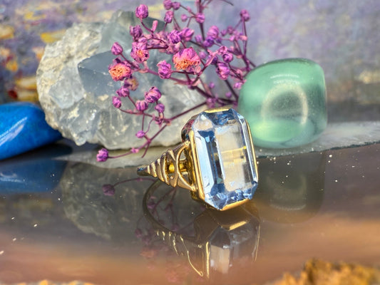 14 karaat gouden ring met topaas