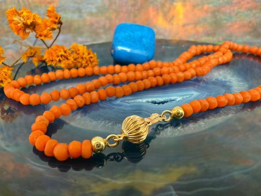 14 karaat gouden ketting met bloedkoraal