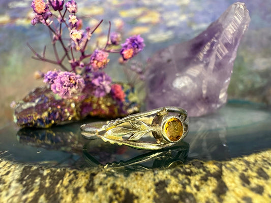 Zilveren ring met geel steentje