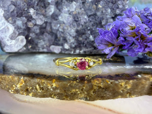 18 karaat gouden robijn en diamant ring