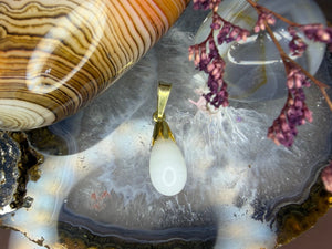 14 karaat gouden chalcedoon hanger