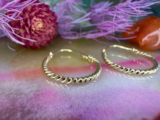 14 karaat gouden gedraaide hoops